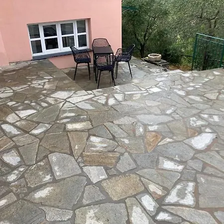 Ruheoase Im Grunen *